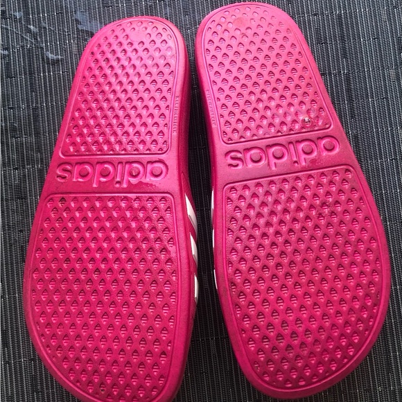 Adidas slides women’s size 5 - Picture 2 of 2